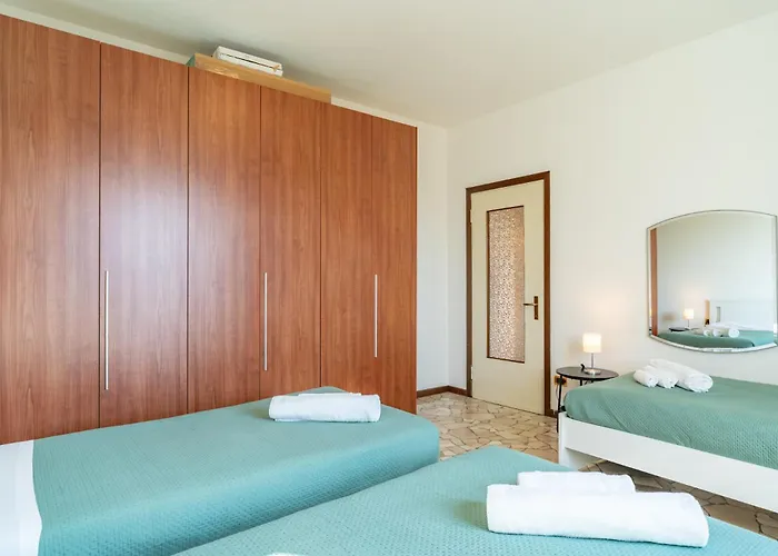 Spacious Bright With Panoramic Views 아파트
