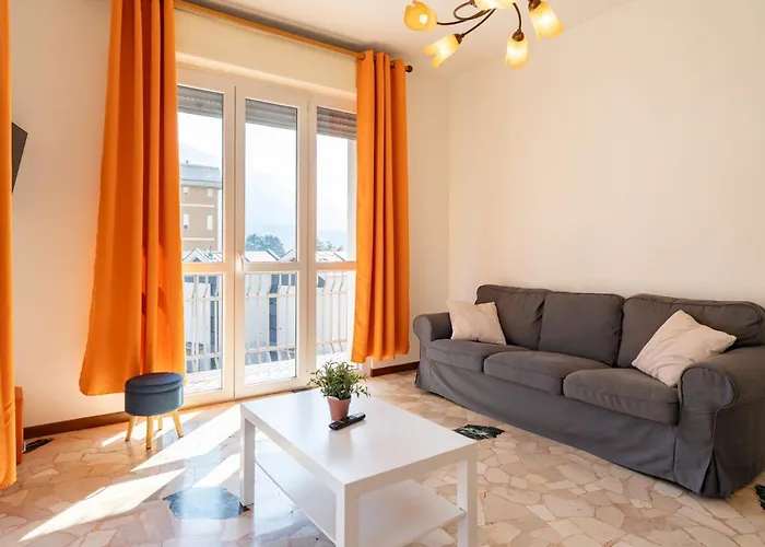 Spacious Bright With Panoramic Views 아파트 *
