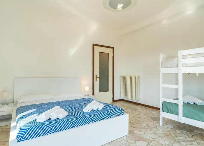Spacious Bright With Panoramic Views 레코