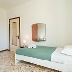 Spacious Bright With Panoramic Views *