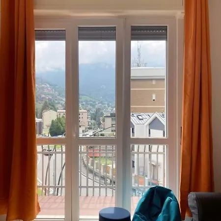 Spacious With Panoramic Views In Apartment Lecco