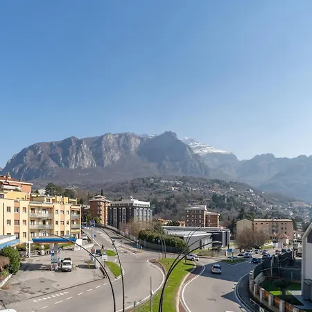 Spacious Bright With Panoramic Views