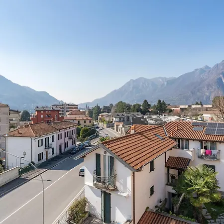 Spacious With Panoramic Views In Apartment Lecco