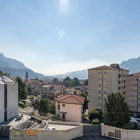 Spacious With Panoramic Views In