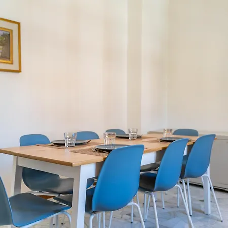 Spacious With Panoramic Views In Apartment Lecco