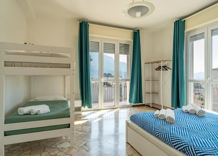 Spacious Bright With Panoramic Views Lecco