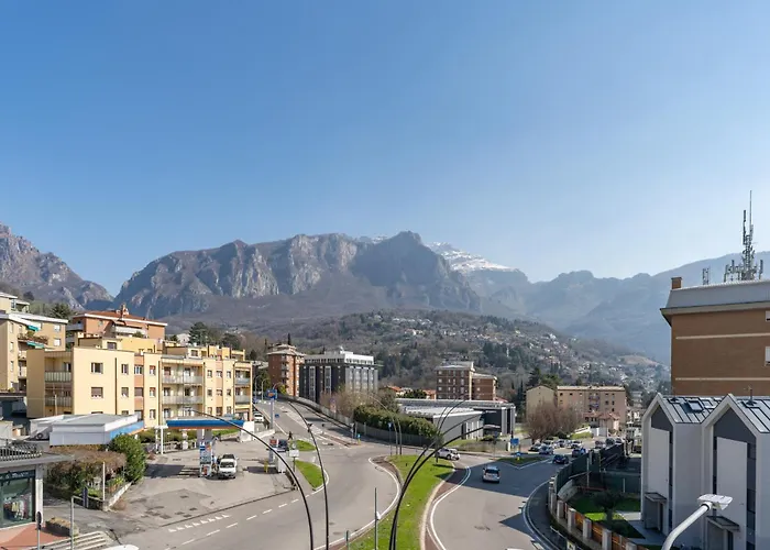 Spacious Bright With Panoramic Views